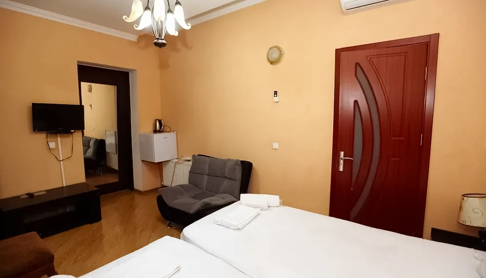 هتل ایساکا تفلیس